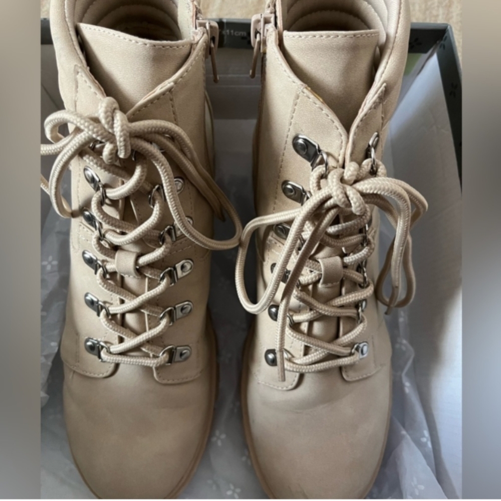 Sun + Stone LugSole Women's Tan Ankle Boots Size 9 - Picture 5 of 6